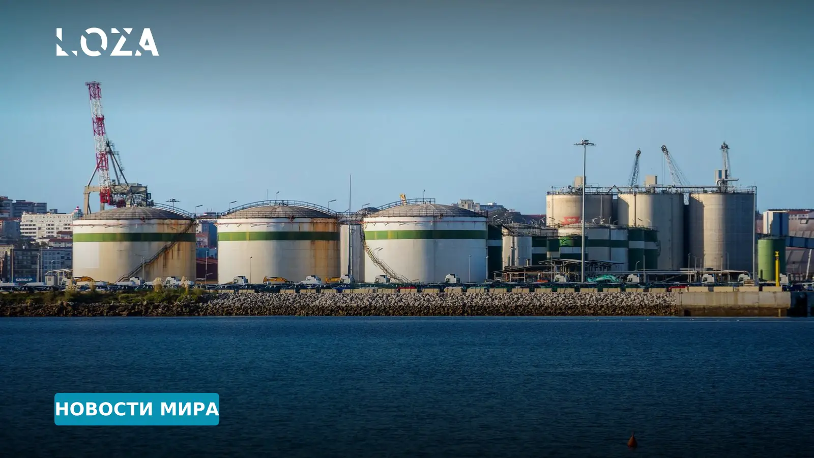 В Ростове-на-Дону пожар на нефтяном терминале продолжается после ночной атаки
